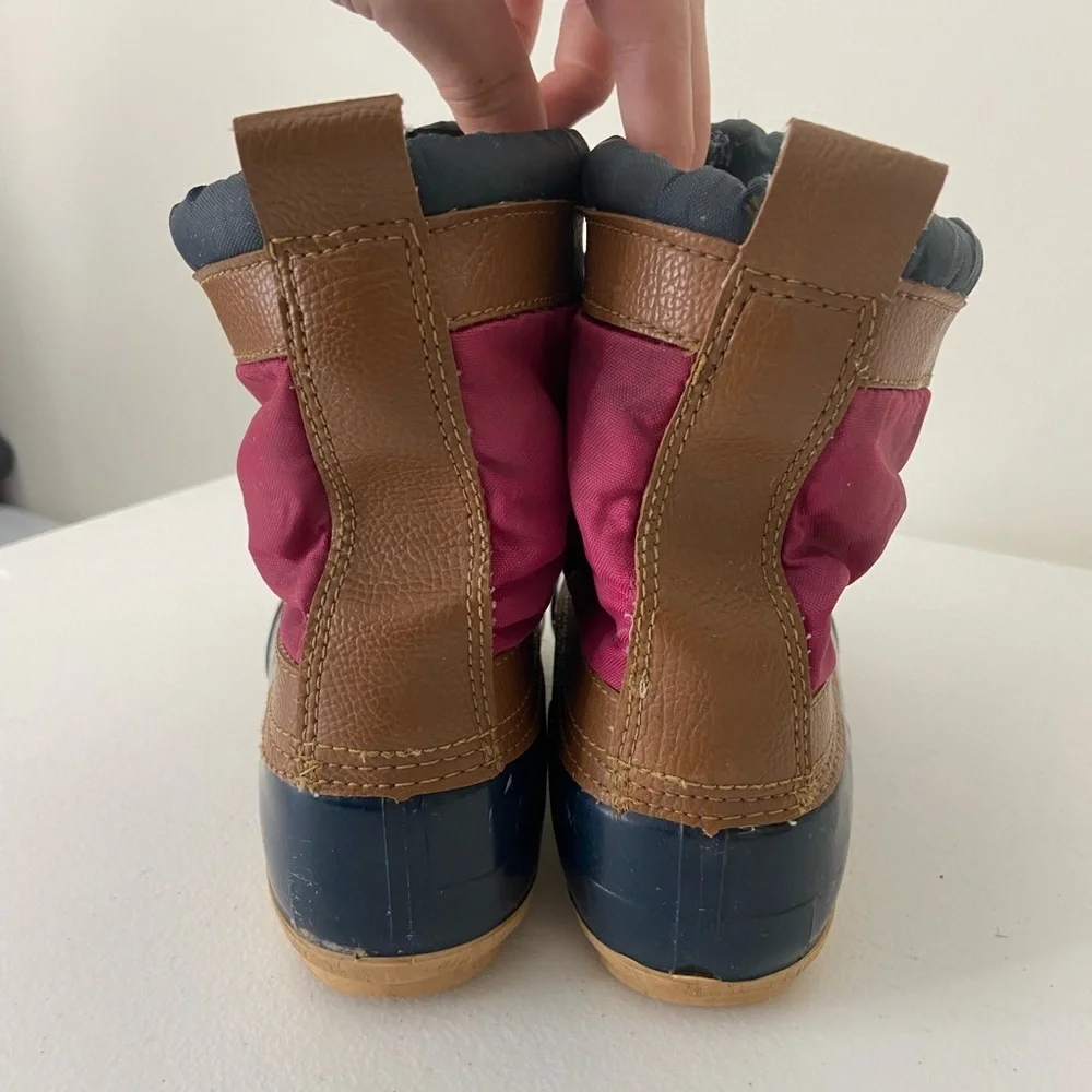 Girl’s‎ Sherpa lined rubber soles lace up boots size 2